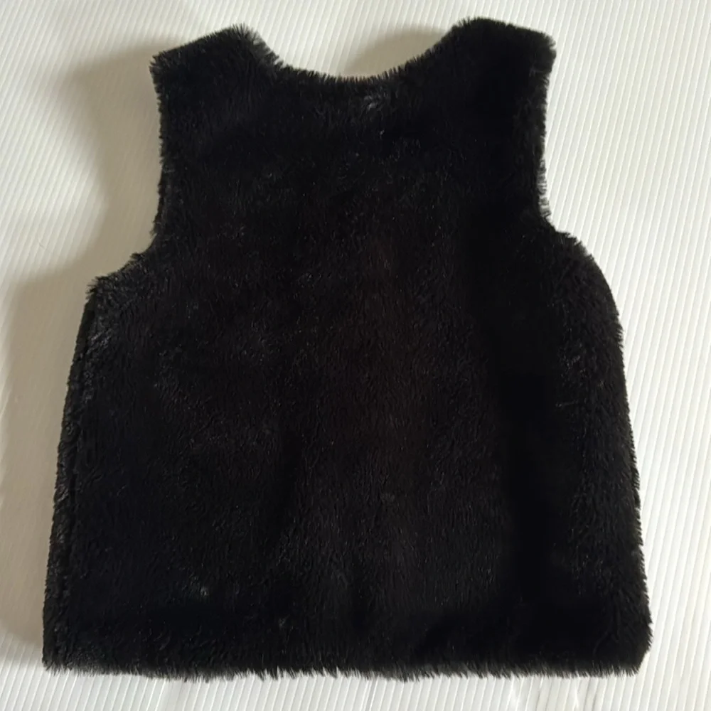 Disney Jr Black faux fur vest with black & red Minnie Mouse patch.  Size 5